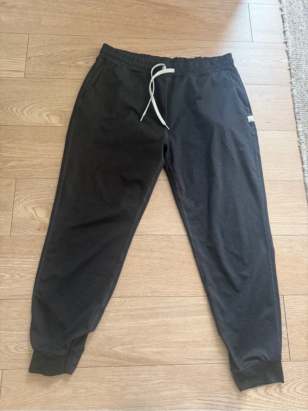 Women’s size Large Vuori black pants